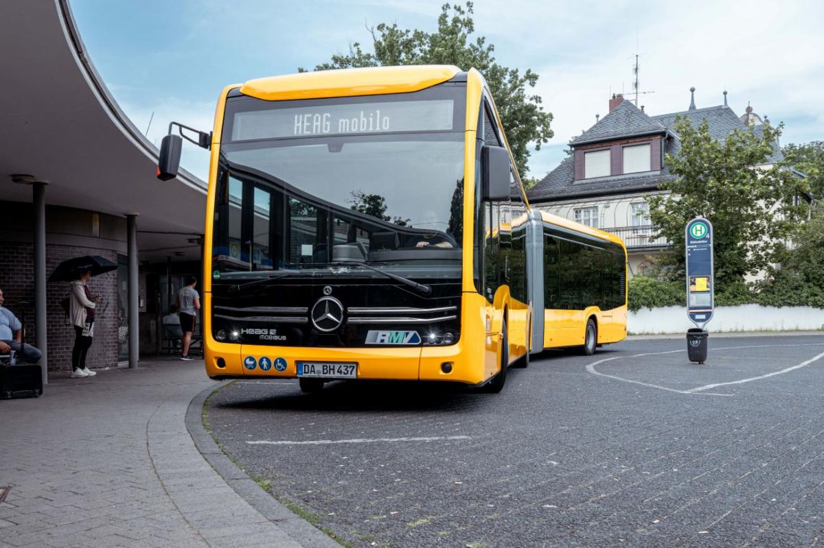 Deset kloubových autobusů eCitaro pro Darmstadt