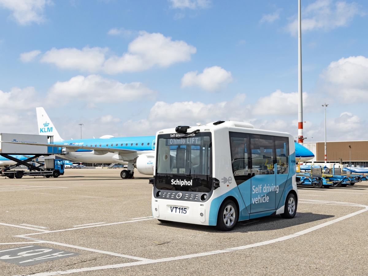 Posádky KLM na letišti Schiphol jezdí bez řidiče