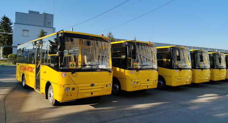 Vyrobeno na Ukrajině: přes 600 školních autobusů 