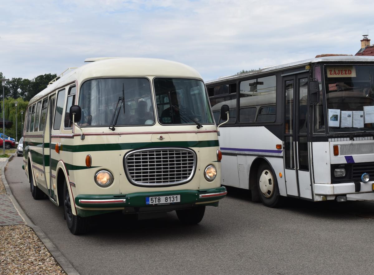 Obrazem z Veterán bus Kříž 2024