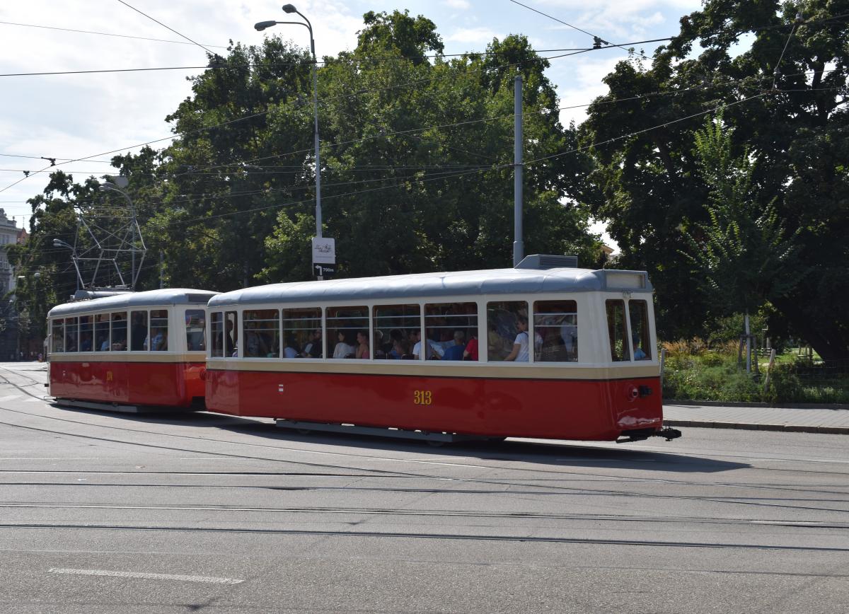 Obrazem z oslav výročí 155 let MHD v Brně