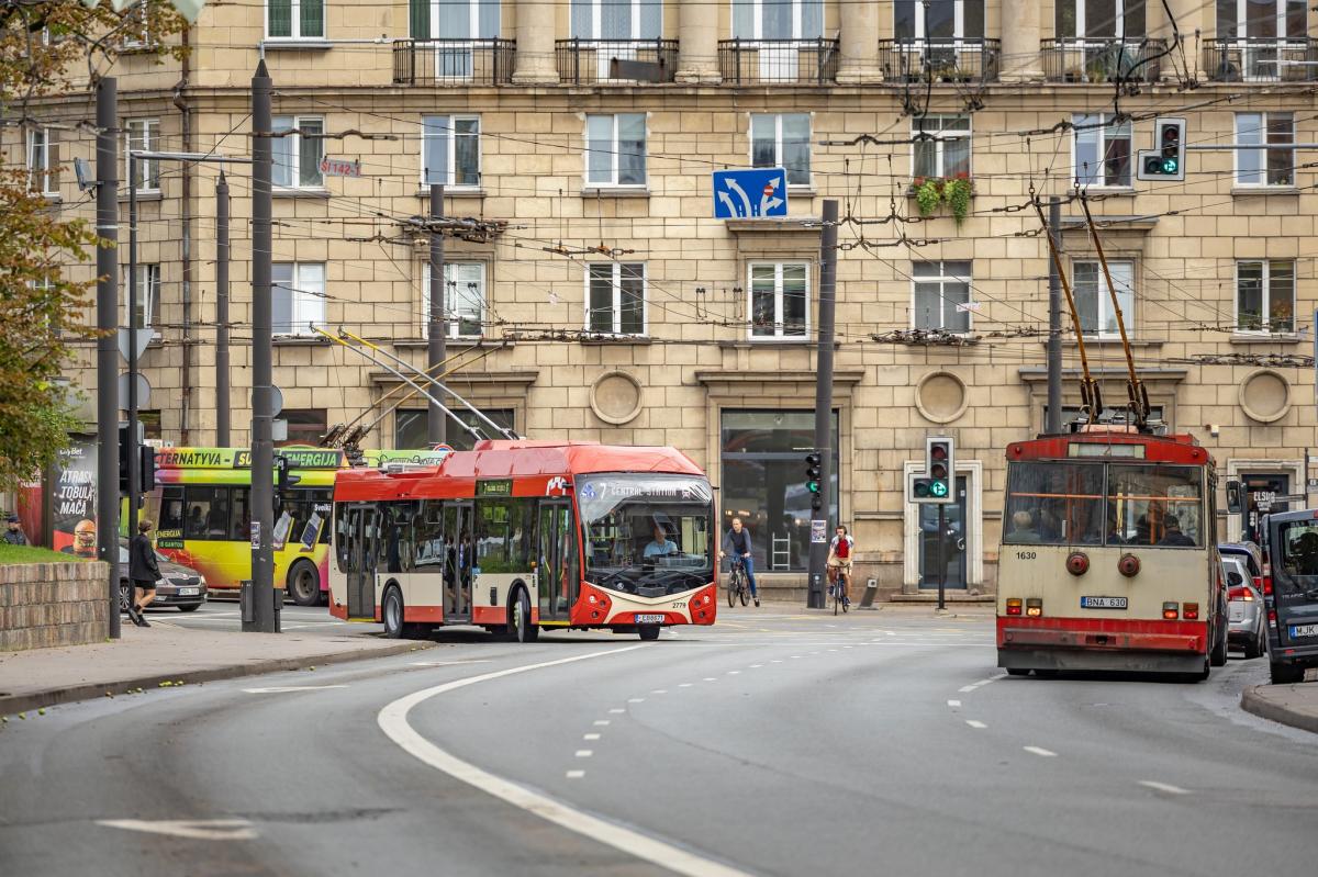 Vilnius už brázdí nové trolejbusy Škoda 