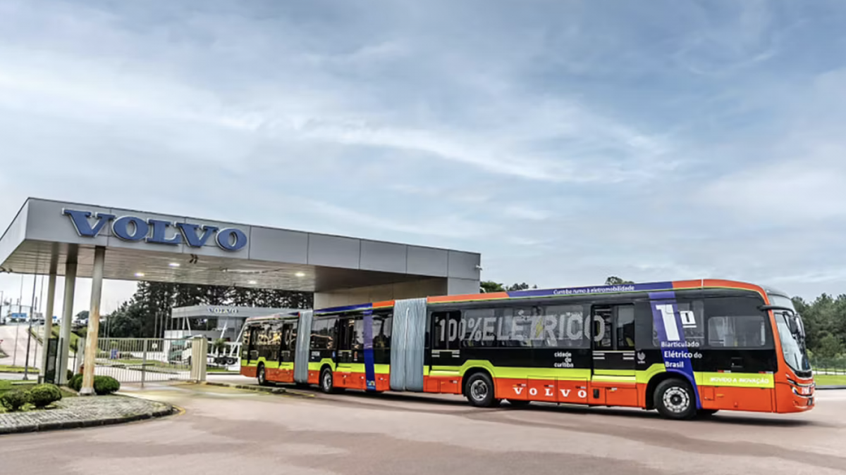 V Latinské Americe zkouší dvoukloubové Volvo BZRT Electric