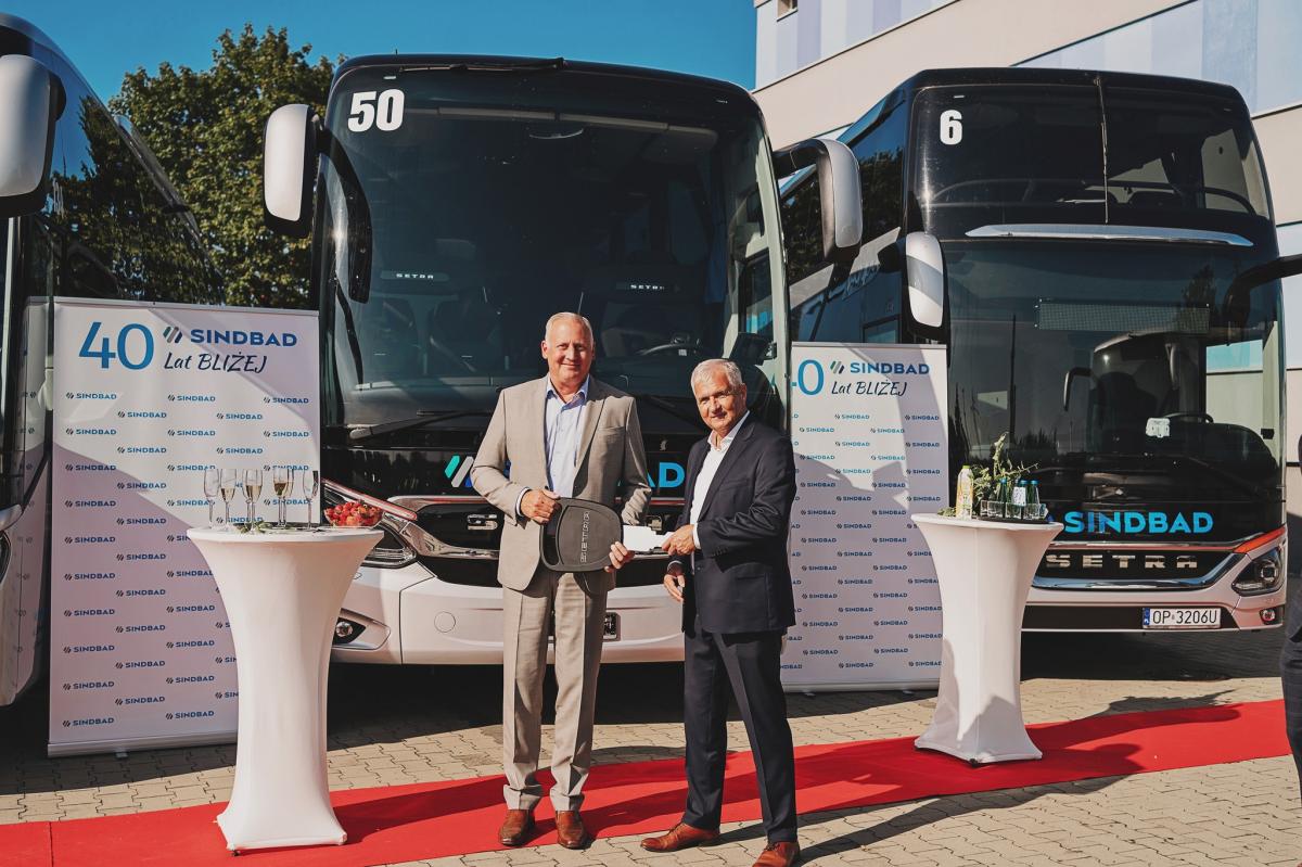 Dvě desítky nových autokarů Setra a Mercedes Benz pro Sindbad