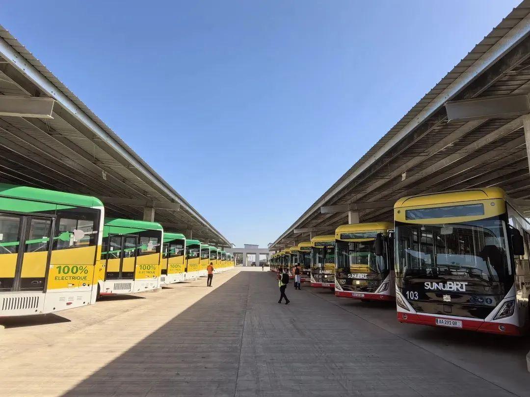 Dakarský plně elektrický rychlý autobusový systém