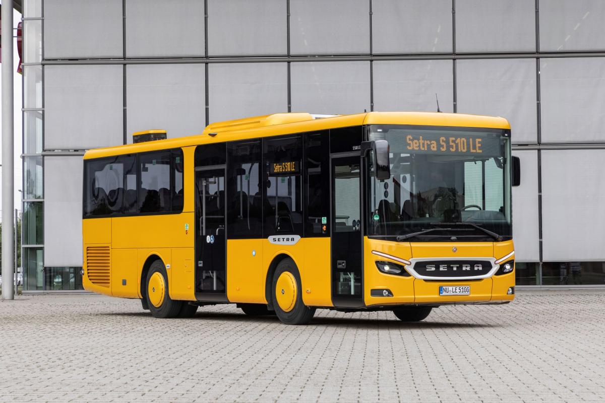 Nový kompaktní elektrický autobus Mercedes-Benz