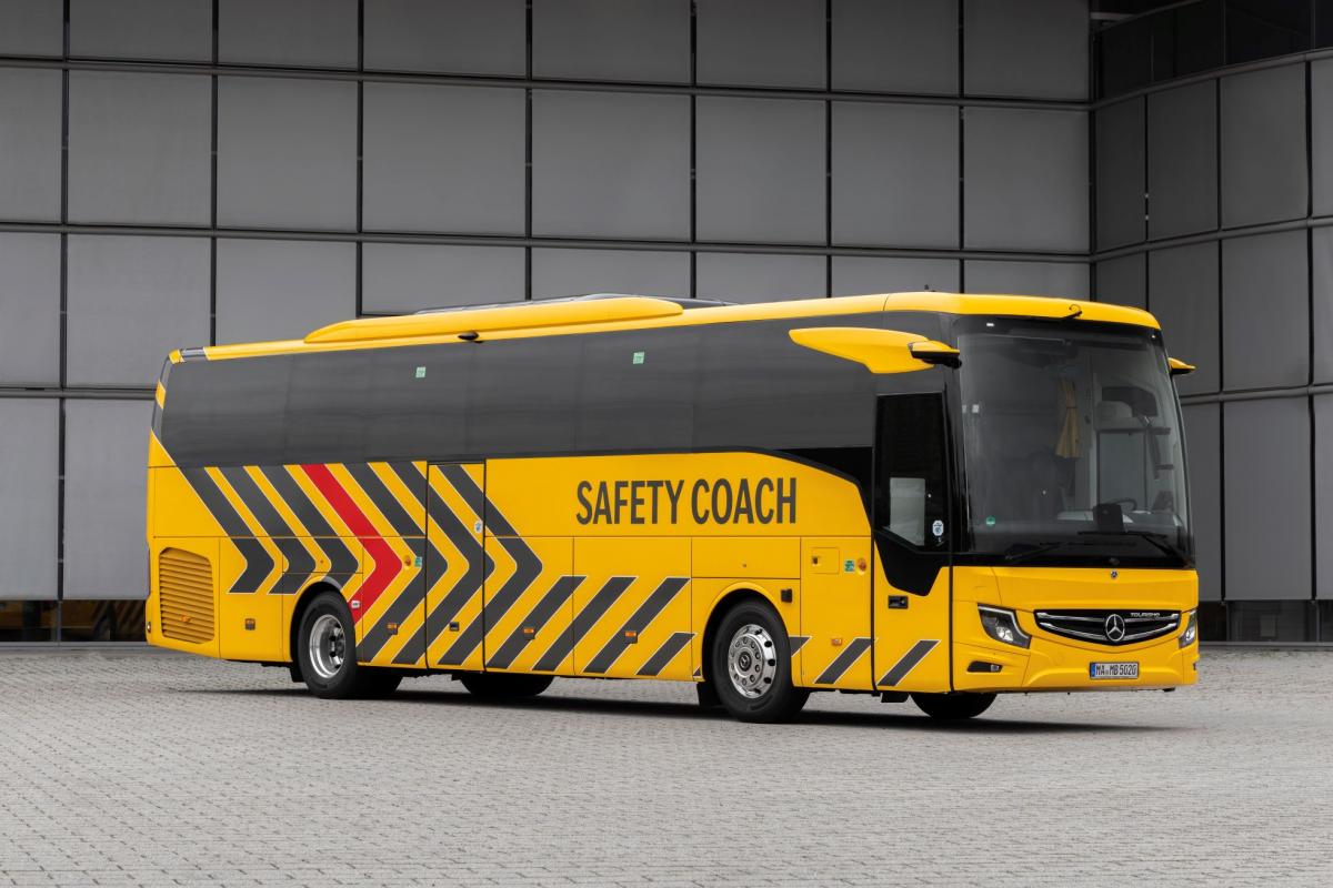 Nový kompaktní elektrický autobus Mercedes-Benz