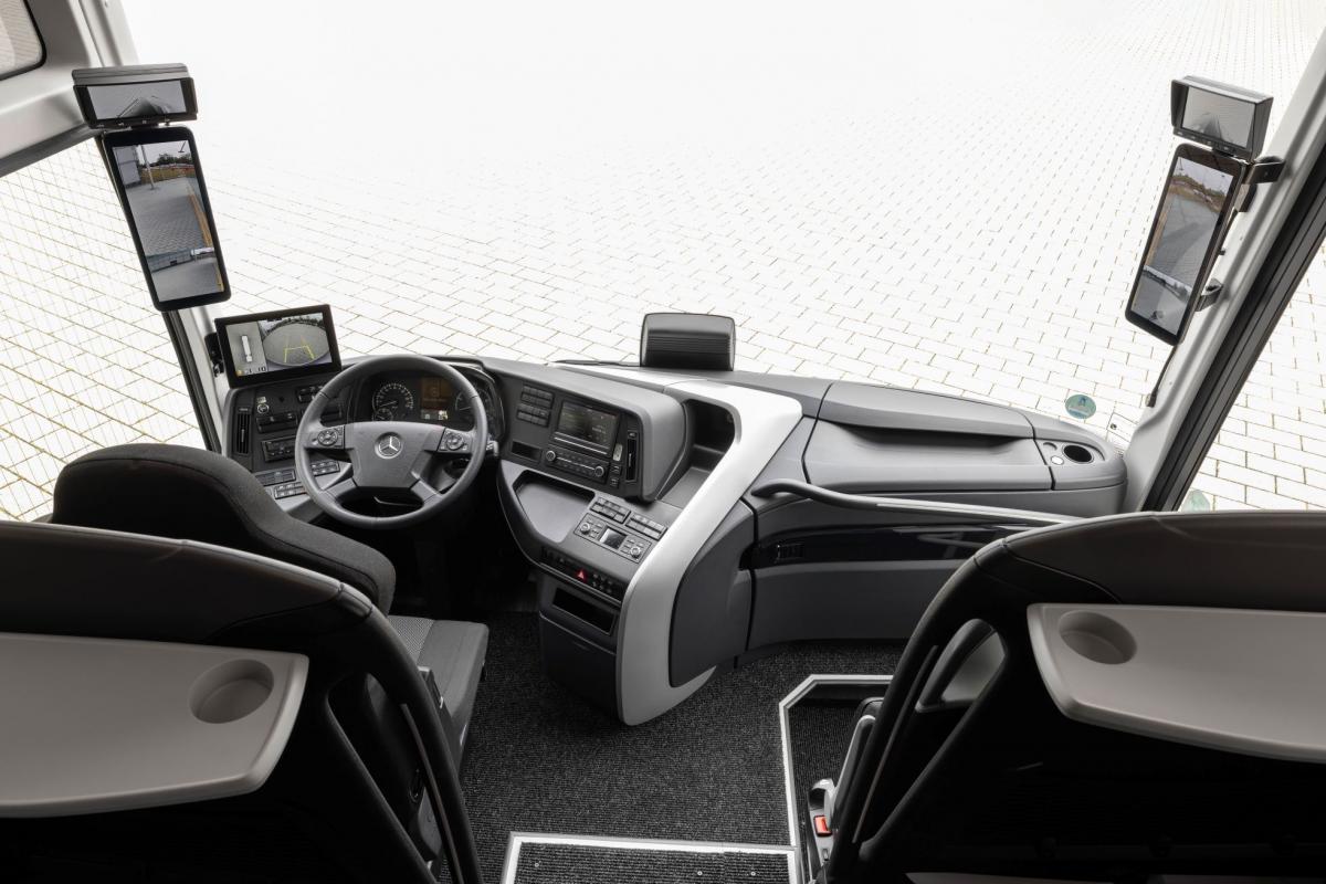 Nový kompaktní elektrický autobus Mercedes-Benz