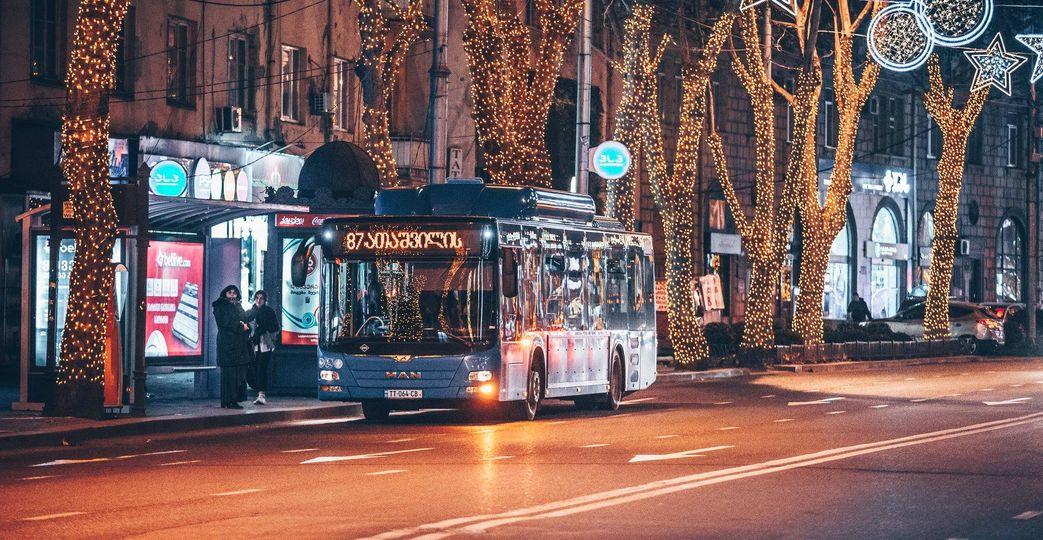 Tbilisi investuje do kloubových autobusů