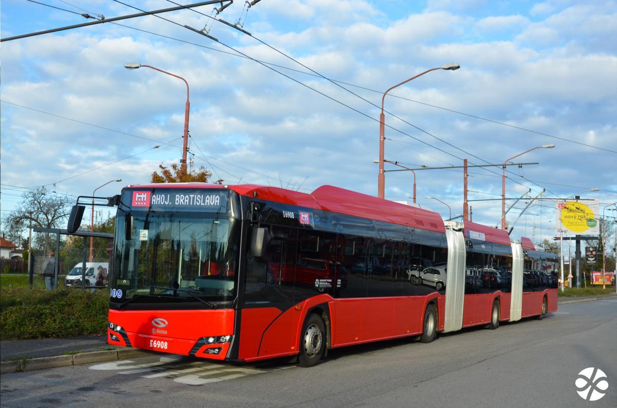 Tříčlánková Solaris Urbina 24 MetroStyle pro Lutych v Belgii