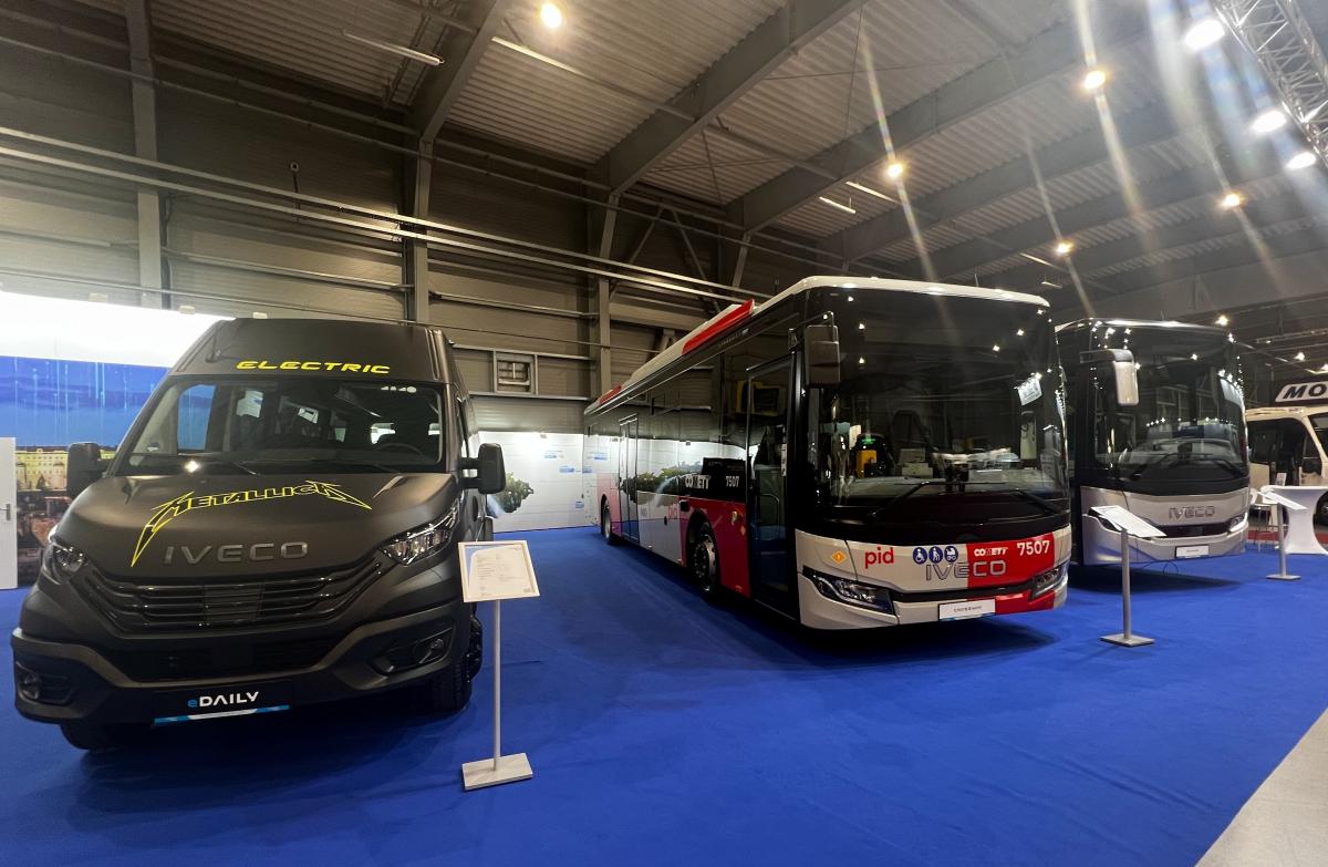 IVECO BUS přivezlo na CZECHBUS tři autobusy z Vysokého Mýta