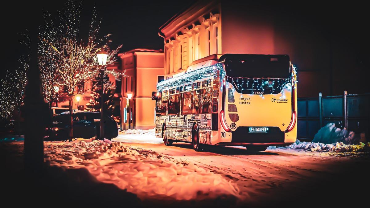 Vánoční trolejbusy v Pardubicích a nazdobené autobusy v Přerově ...