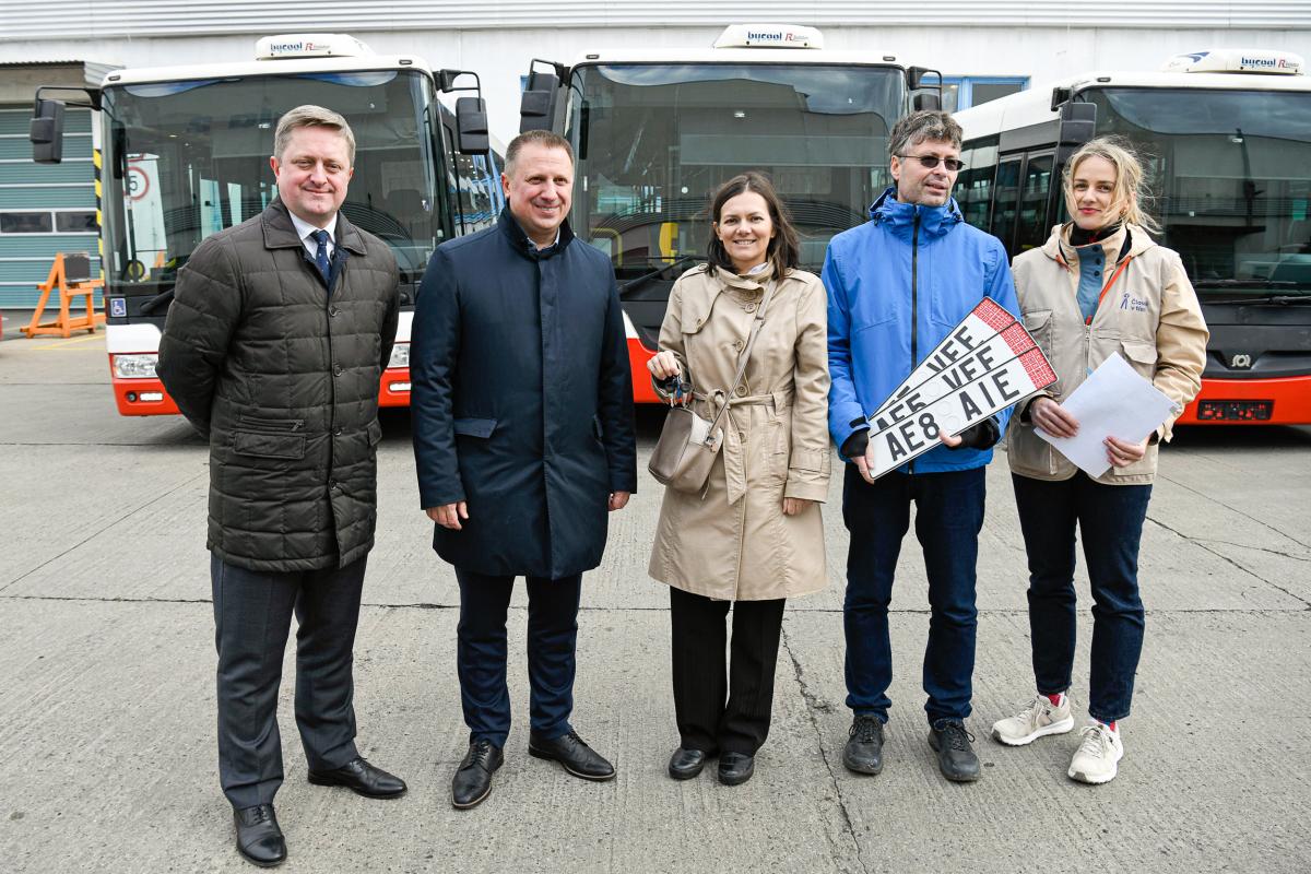 Praha a DPP letos darovaly pěti ukrajinským městům 30 autobusů