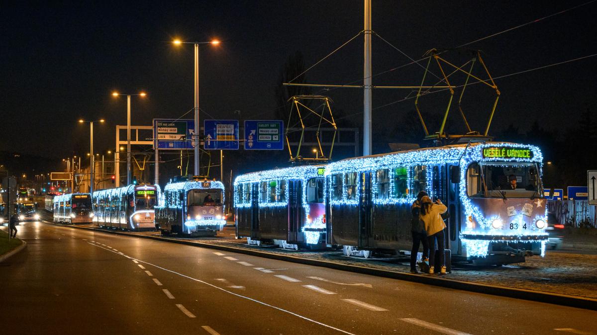 Vánoce s městskou hromadnou dopravou v Praze