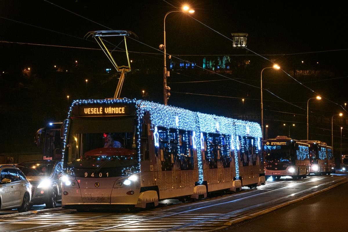 Vánoce s městskou hromadnou dopravou v Praze