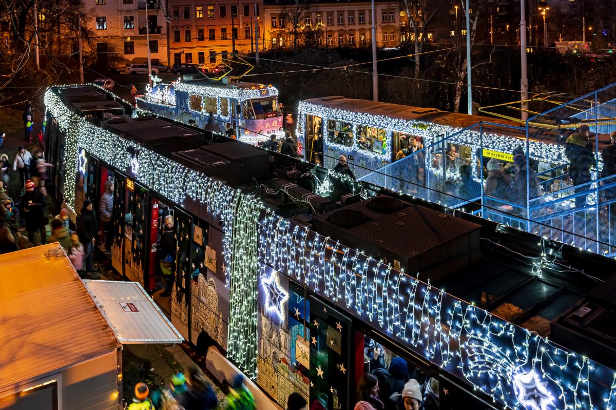 Vánoce s městskou hromadnou dopravou v Praze