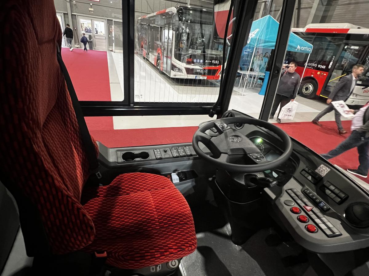 Kloubové Mercedes-Benz Citara a autobusy SETRA v Mníšku pod Brdy