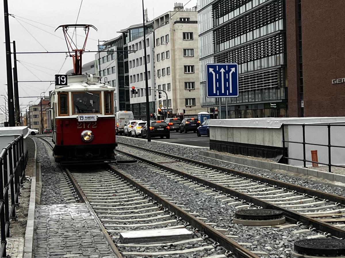 V Praze jezdí z Pankráce od metra C znovu tramvaje 