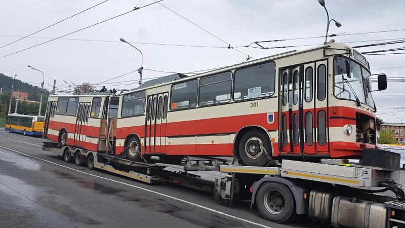 Údržbáři DSZO obnovili historický trolejbus Škoda-Sanos 