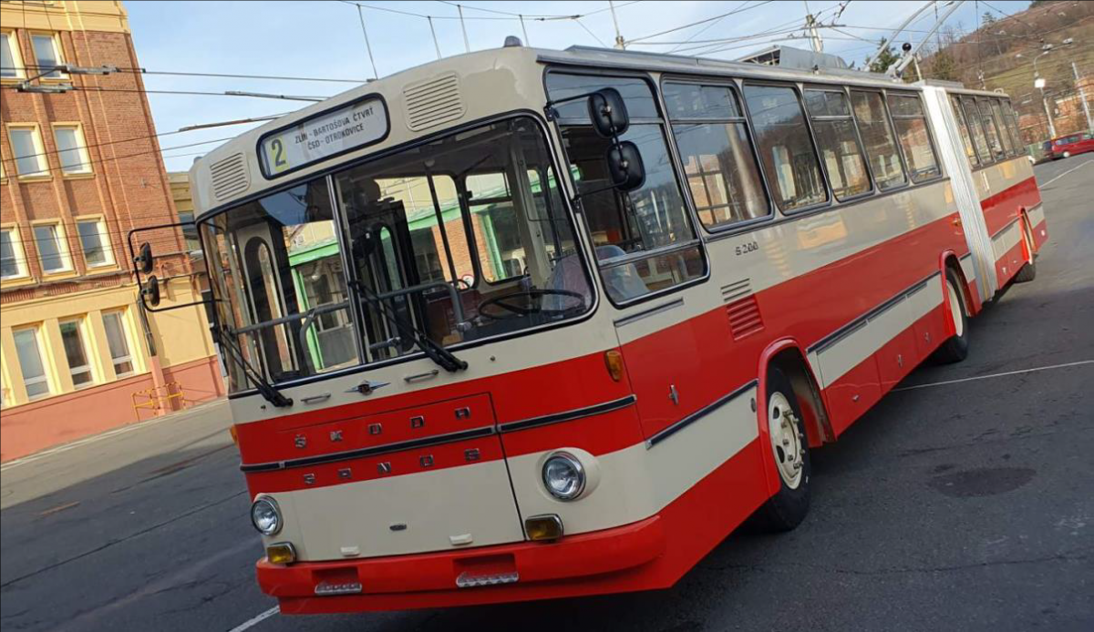 Údržbáři DSZO obnovili historický trolejbus Škoda-Sanos 