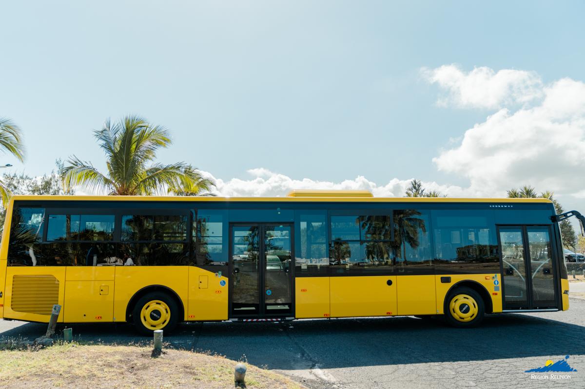 72 žlutých autobusů Iveco Crossway pro ostrov Réunion