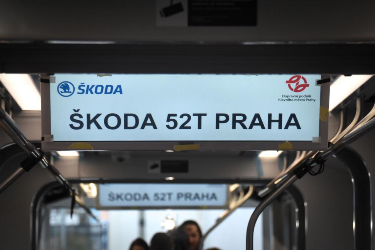 Po zkušební trati v Plzni se projela první nová tramvaj pro Prahu Škoda ForCity Plus 52T