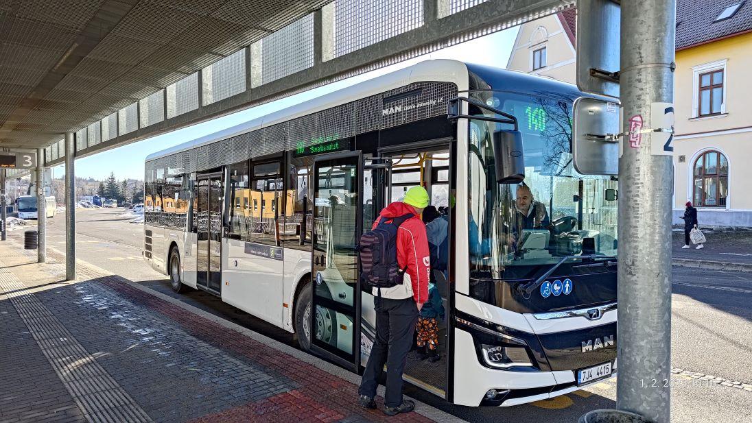 ZDAR vypravil 3. února do provozu podle nových jízdních řádů 70 autobusů