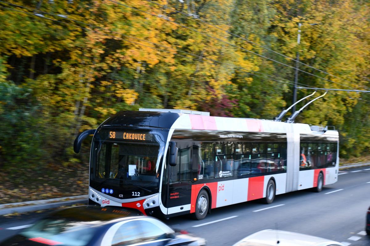 Dopravní podnik hlavního města Prahy hledá dodavatele až 180 bateriových trolejbusů