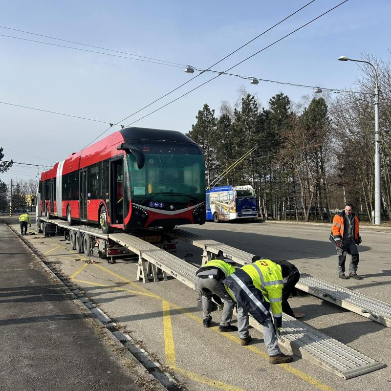 Do Českých Budějovic přijel z Plzně první trolejbus Škoda 33Tr