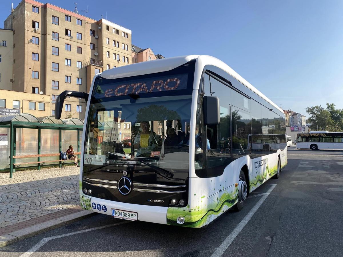 Součástí MHD v Jablonci nad Nisou budou od roku 2028 elektrobusy