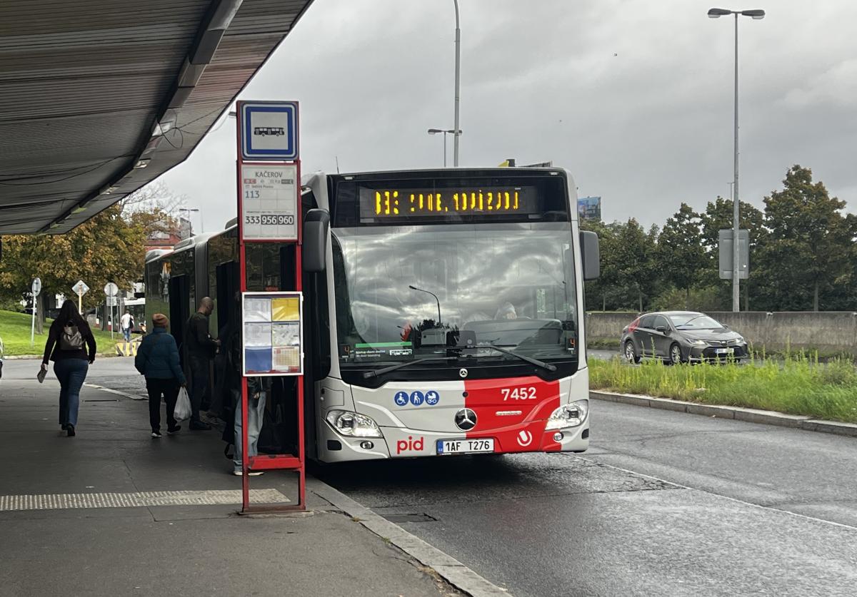 Otevřené dveře na linkách v PID zatím moc černých pasažérů nepřilákaly