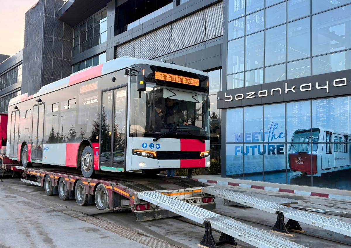 Na cestě do Prahy je první trolejbus Bozankaya