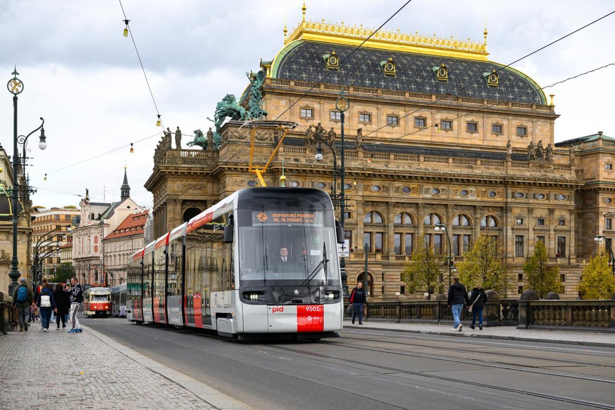 Praha objednala další nové tramvaje Škoda 52T