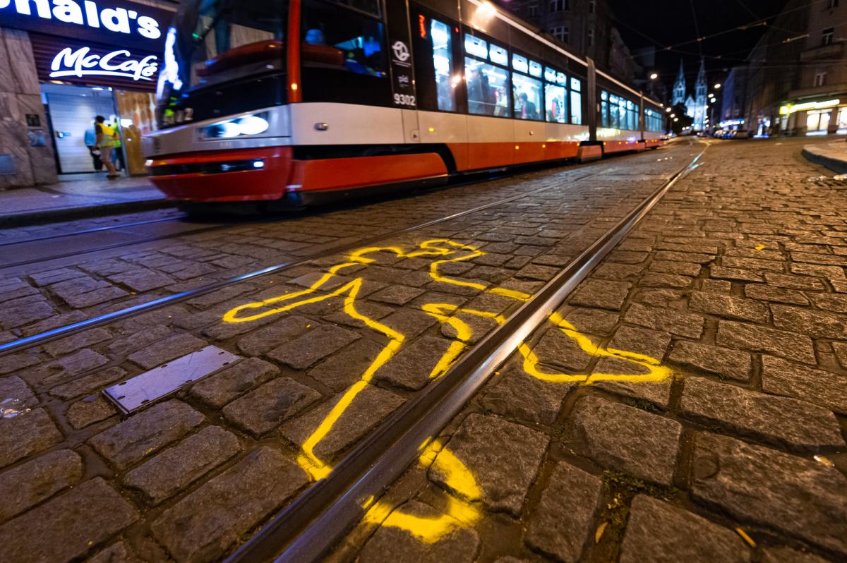 V Praze loni ubylo srážek chodců s tramvajemi i nehod s autobusy 