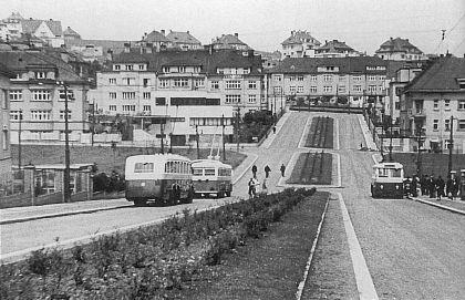 TROLEJBUS SLAVÍ, PRAHA SE BAVÍ