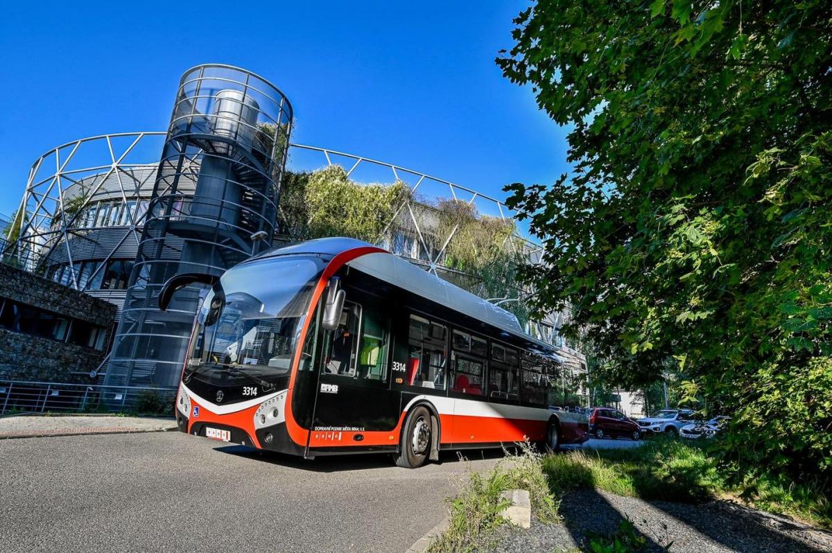 Brno rozšíří parciální trolejbusy na linku k letišti