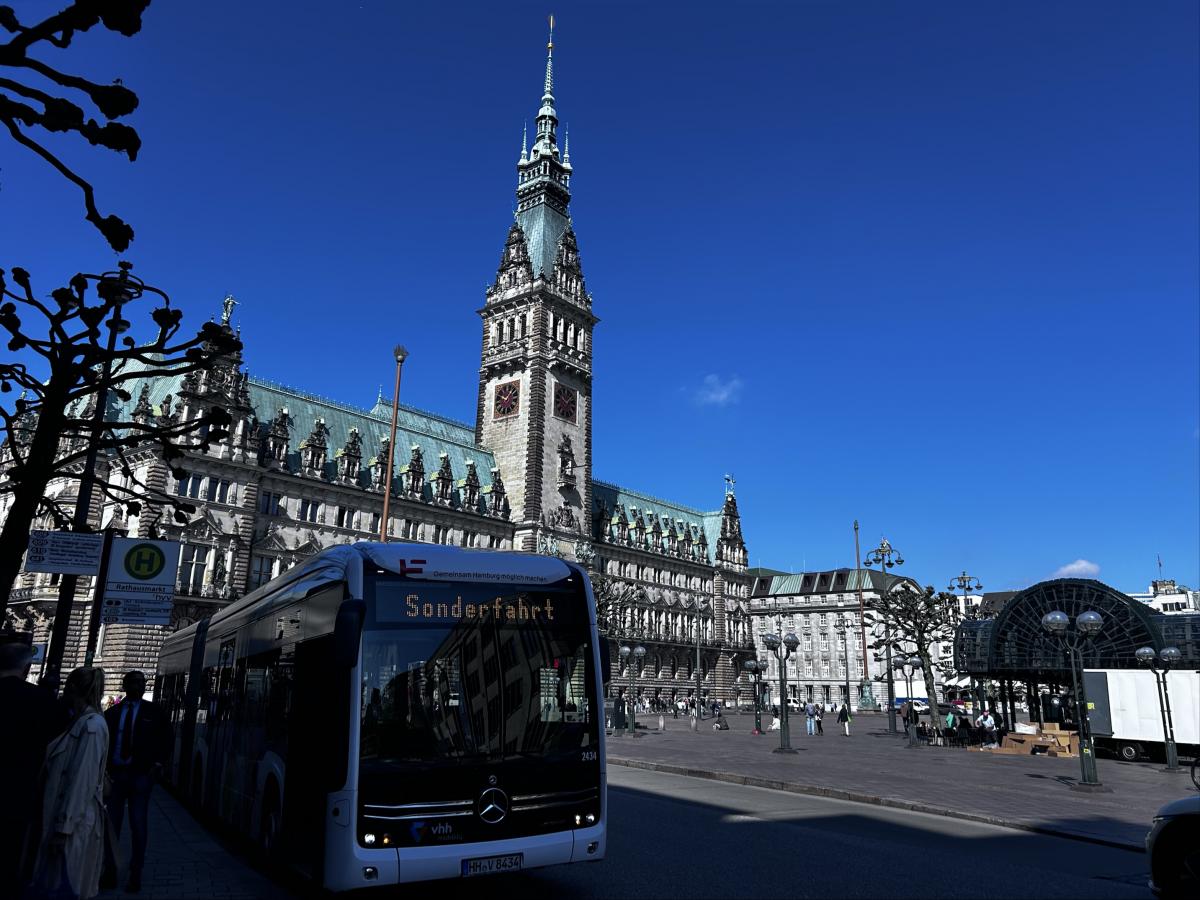 EIB podpoří Hamburk miliardou eur pro elektrobusy a energetickou síť