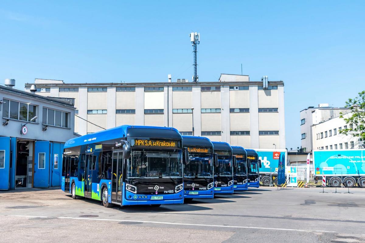 V Krakově zahájili provoz vodíkových autobusů NesoBus