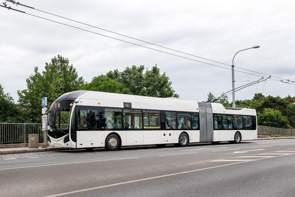 Škoda Group předala první dva trolejbusy z milardové zakázky pro Esslingen