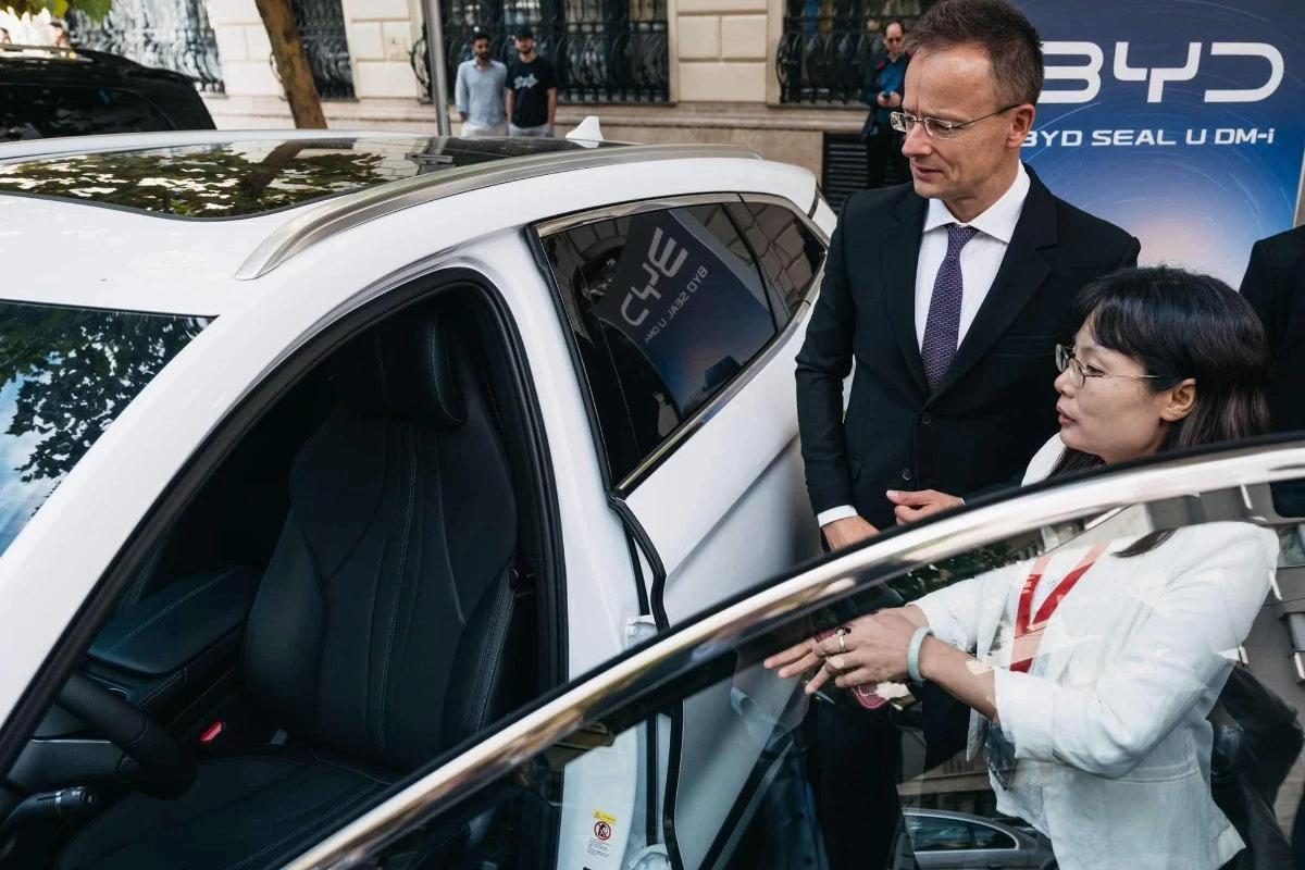 Bývalý maďarský ministr zahraničí nastupuje do BYD