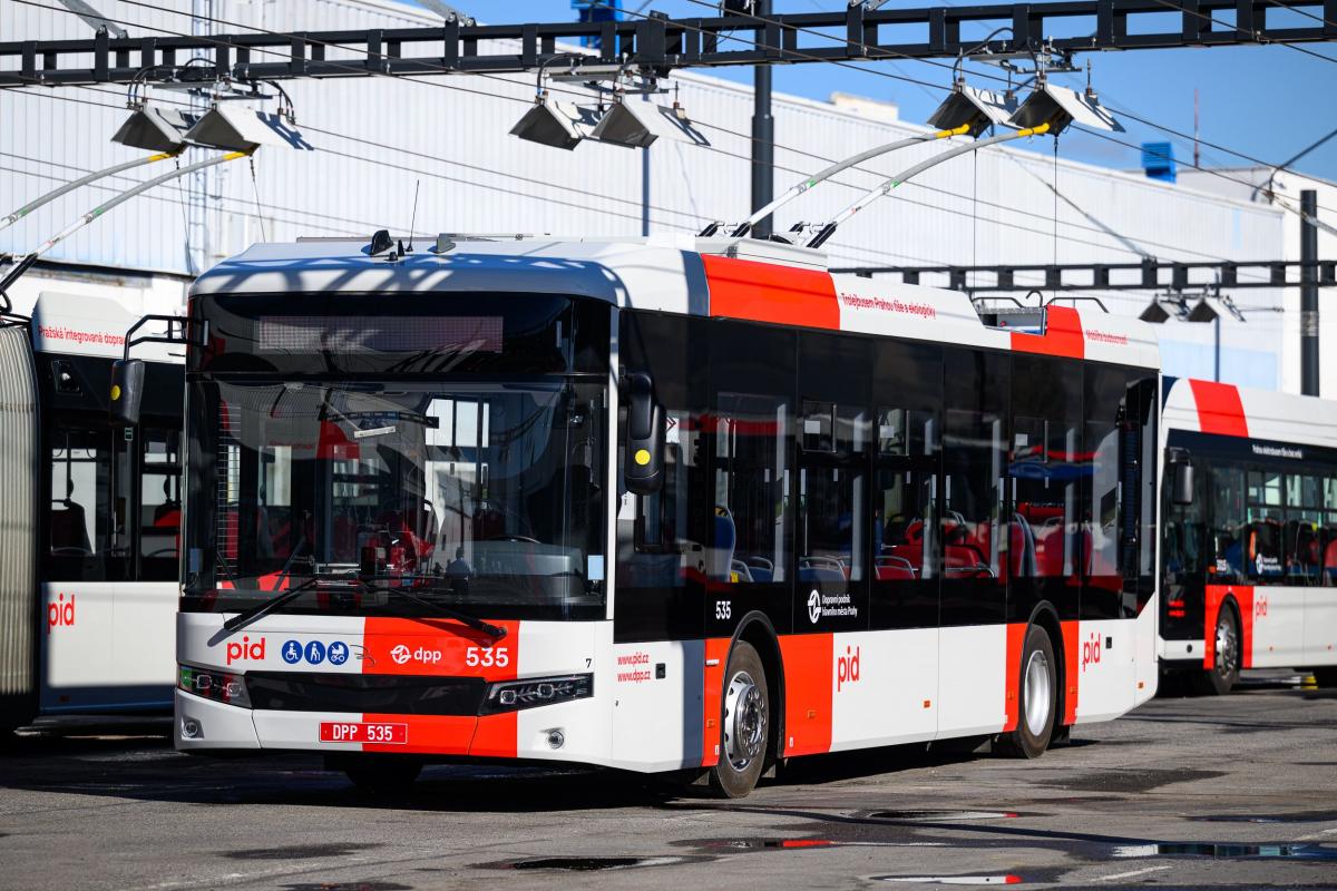 DPP vypsal zakázku na až 140 bateriových trolejbusů