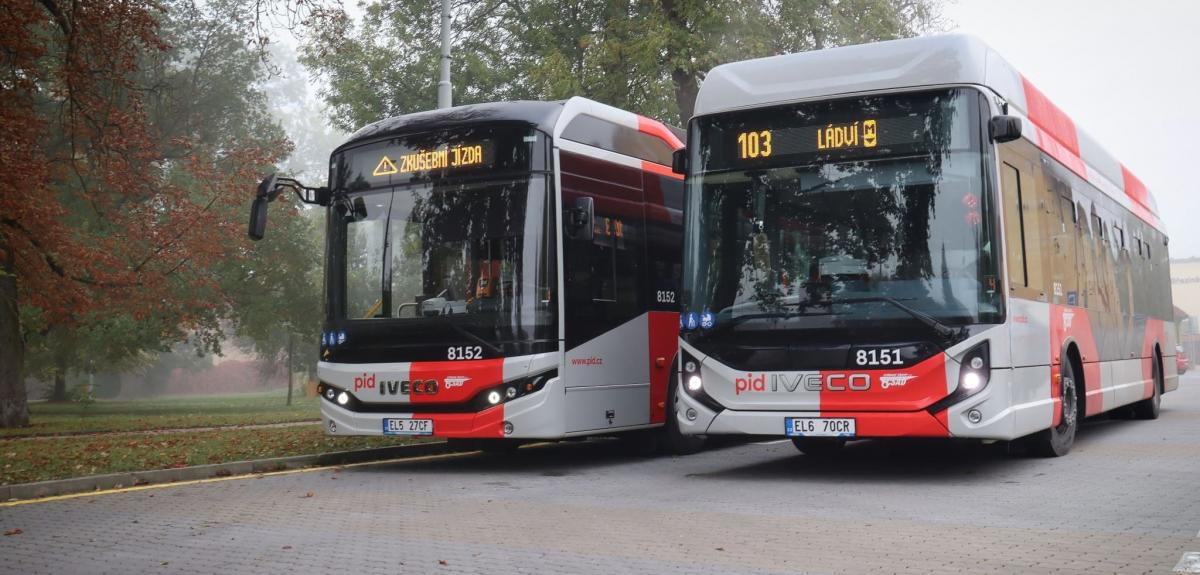 Mezi Prahou a Štětím bude jezdit 11 kloubových elektrobusů